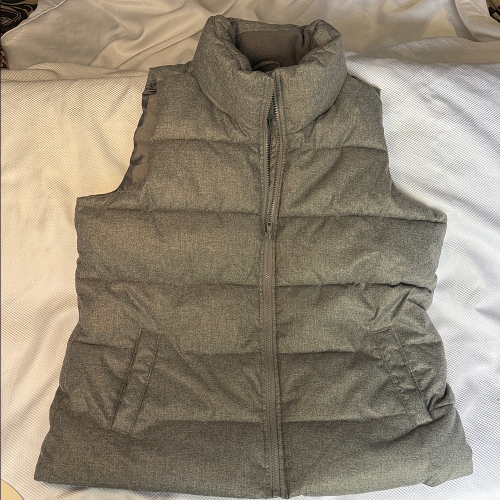 Gray Old Navy Puffer Vest - Large
